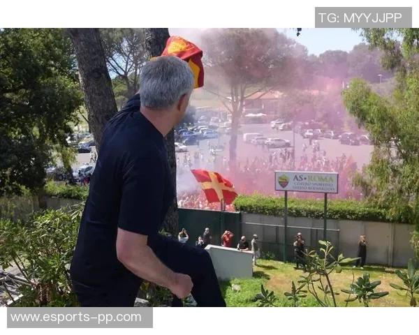 罗杰斯身着传统服饰庆祝沙特建国日展现文化尊重与友谊